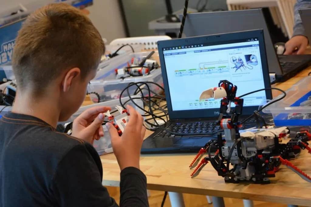 Robotyka dla dzieci: jak wybrać najlepsze zajęcia i ile kosztują?
