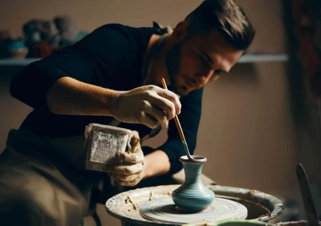 Ceramika Kraków: Od 150 zł! Jak wybrać idealne warsztaty?